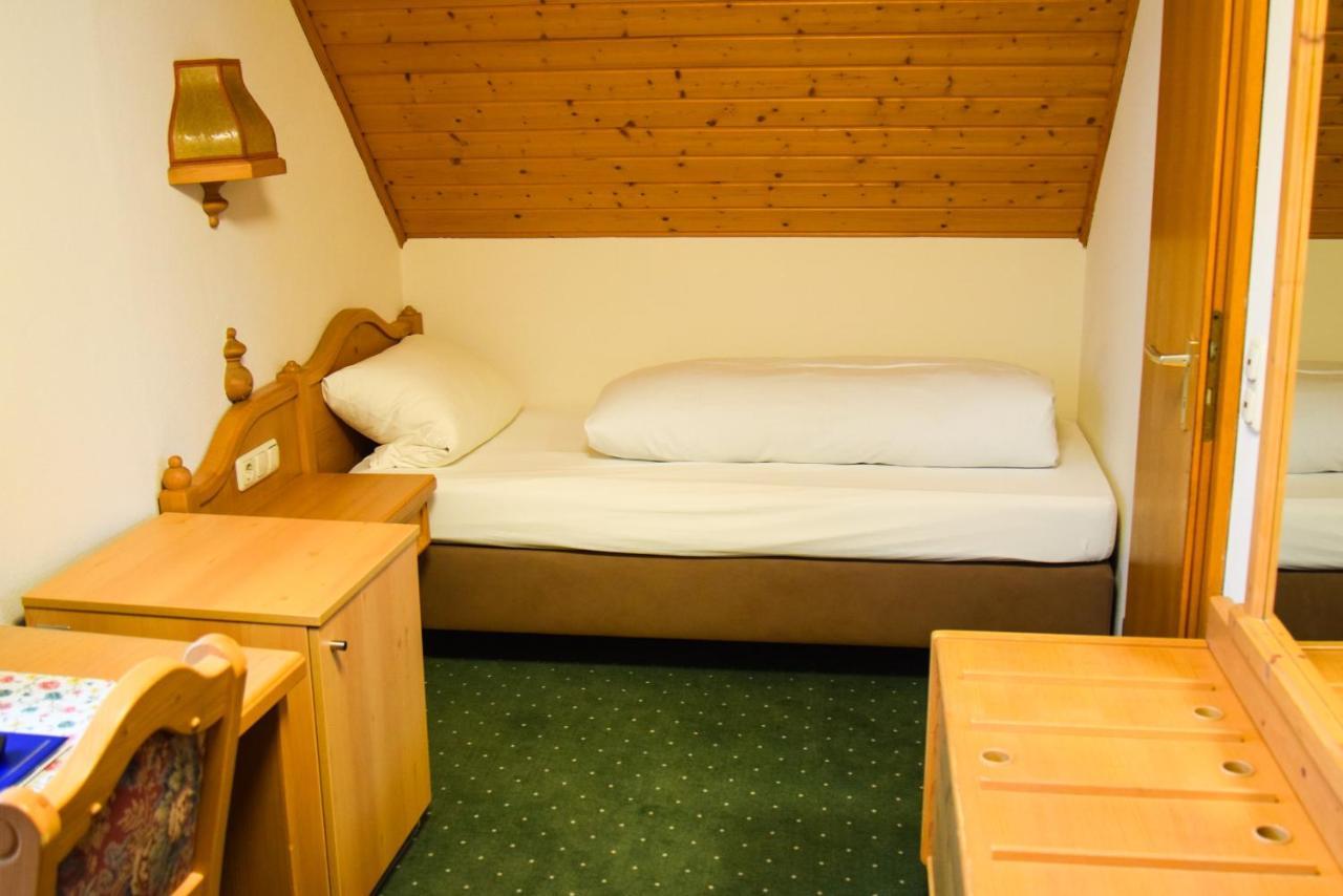 Hotel Gasthof Zum Loewen Velburg Chambre photo