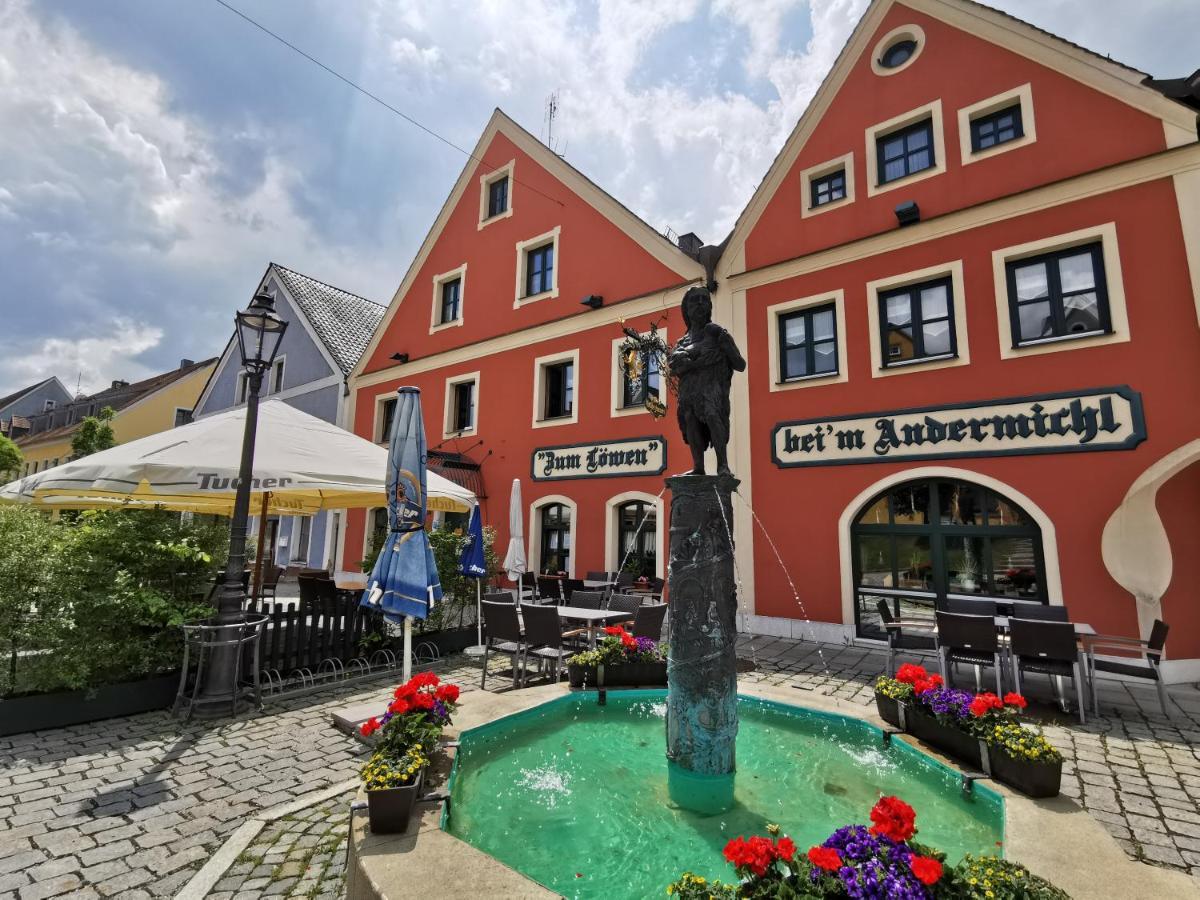 Hotel Gasthof Zum Loewen Velburg Extérieur photo