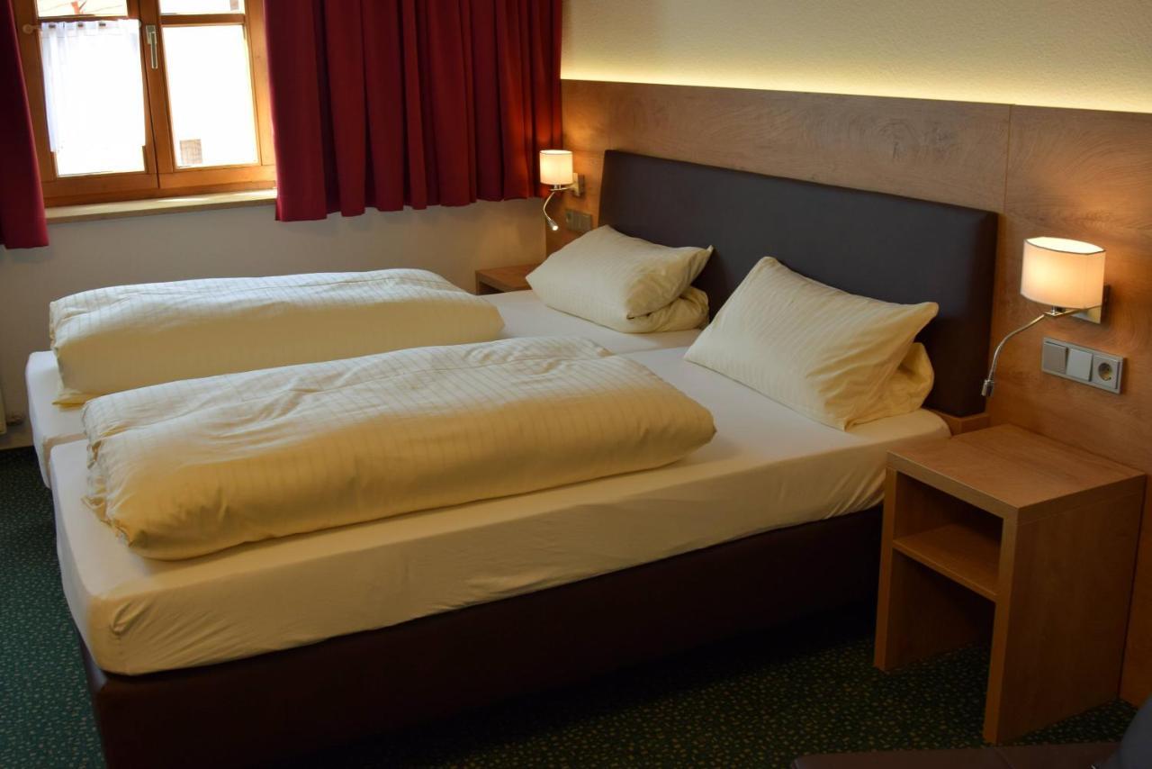 Hotel Gasthof Zum Loewen Velburg Chambre photo