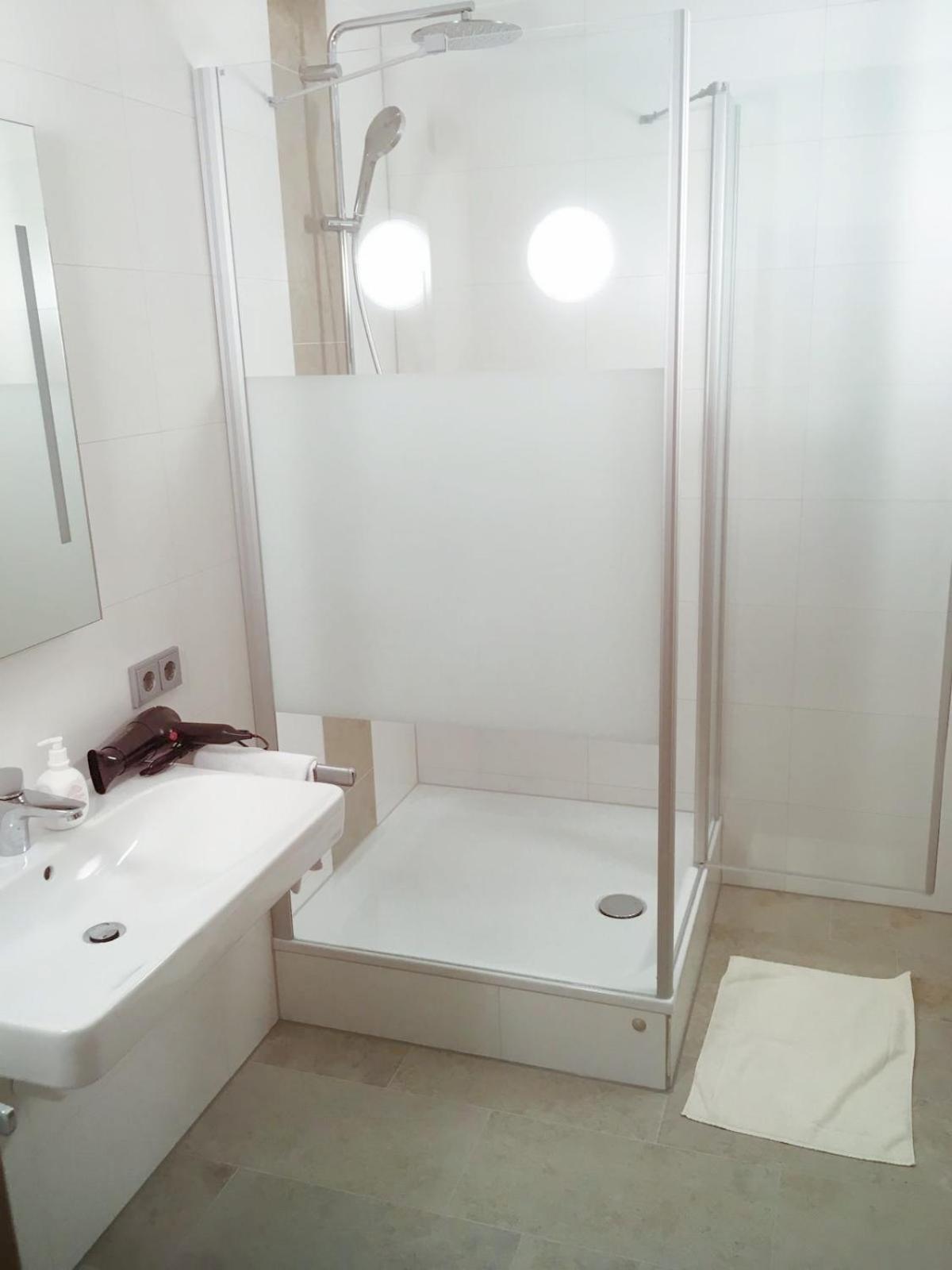 Hotel Gasthof Zum Loewen Velburg Chambre photo