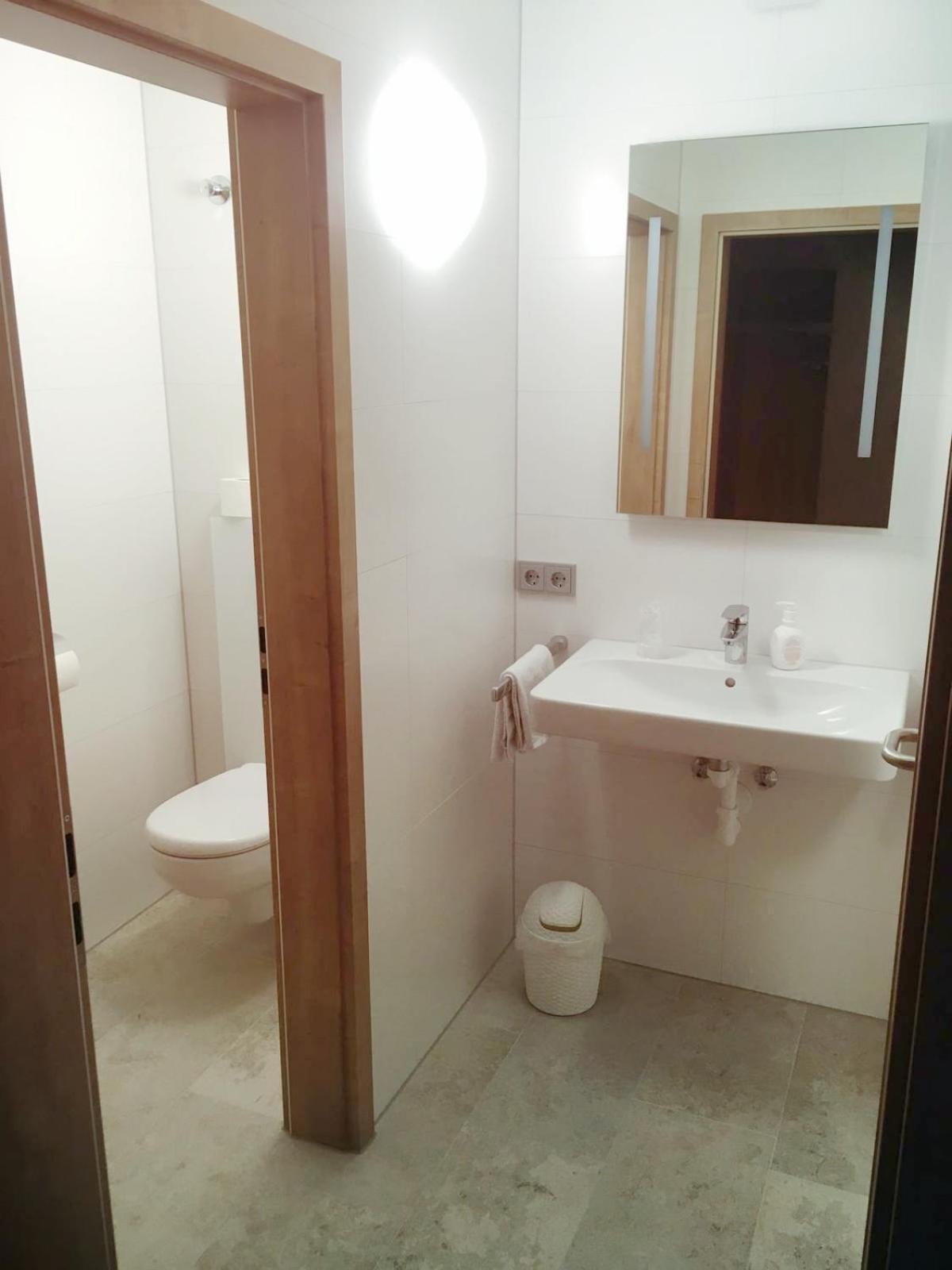 Hotel Gasthof Zum Loewen Velburg Chambre photo