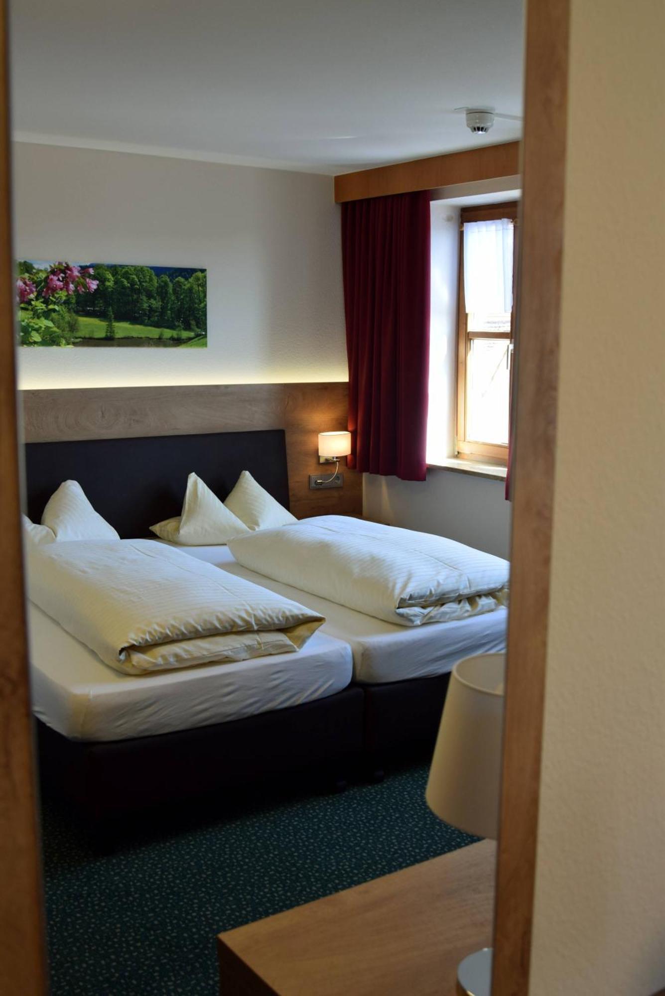 Hotel Gasthof Zum Loewen Velburg Chambre photo