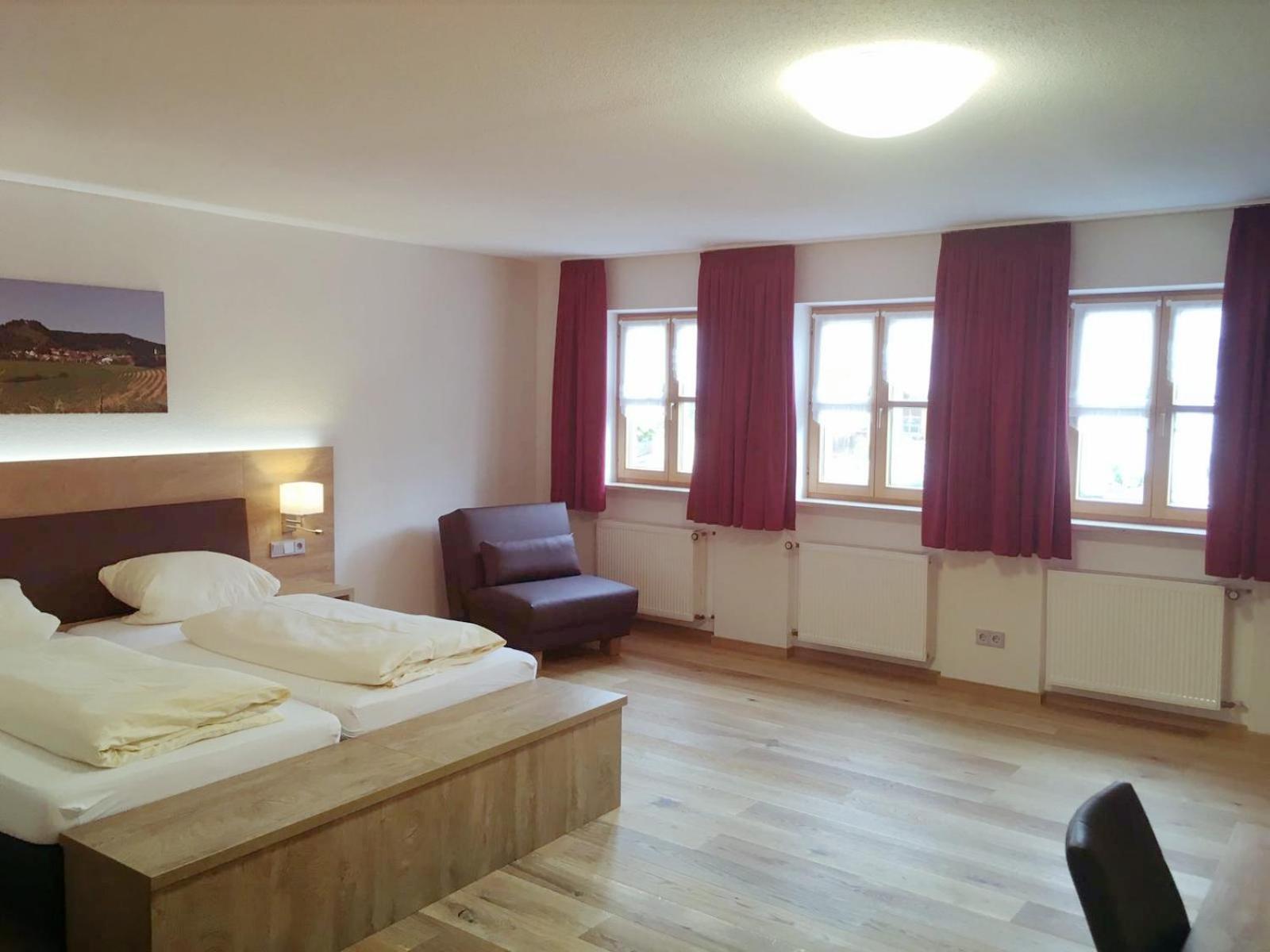Hotel Gasthof Zum Loewen Velburg Chambre photo